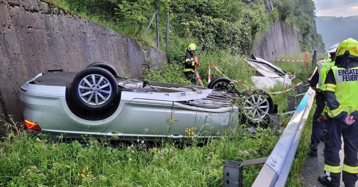 Unfälle In Leoben: Pkw überschlugen Sich Und Blieben Auf Dem Dach Liegen